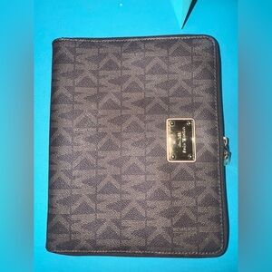 Michael Kors IPAD Cover w/ Zipper Compartment